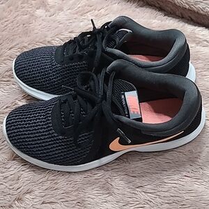 Nike Revolution 4 Women's Black /Gray Shoes Sz 7